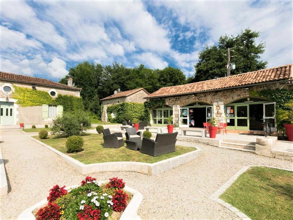 Camping Les Gorges Du Chambon Hotell Eymouthiers  Eksteriør bilde