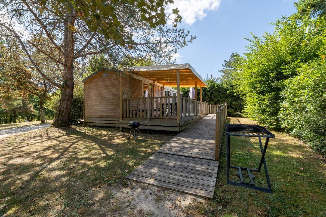 Camping Les Gorges Du Chambon Hotell Eymouthiers  Eksteriør bilde