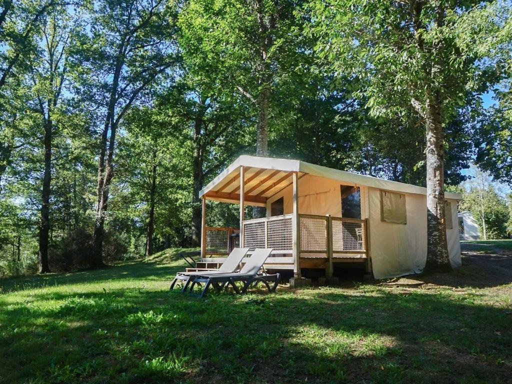 Camping Les Gorges Du Chambon Hotell Eymouthiers  Eksteriør bilde