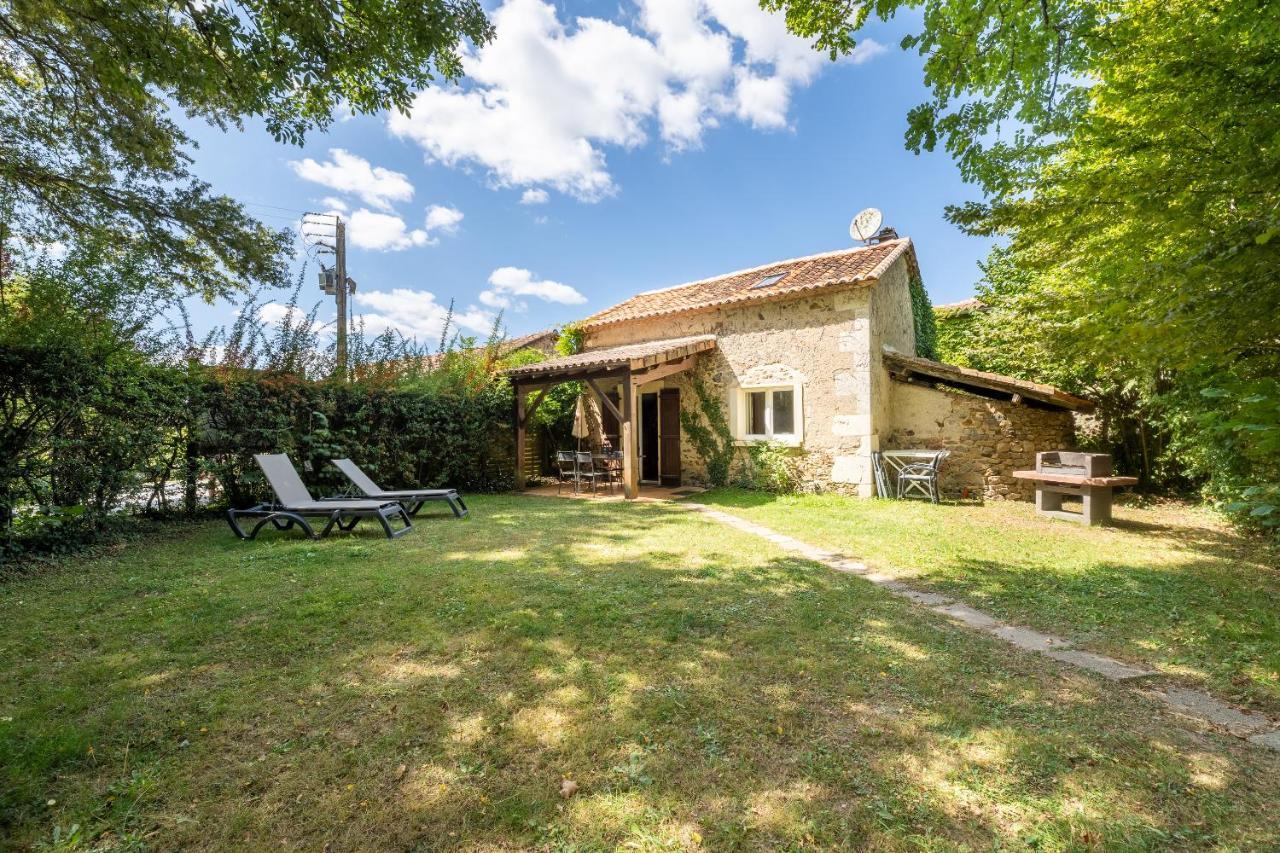 Camping Les Gorges Du Chambon Hotell Eymouthiers  Eksteriør bilde