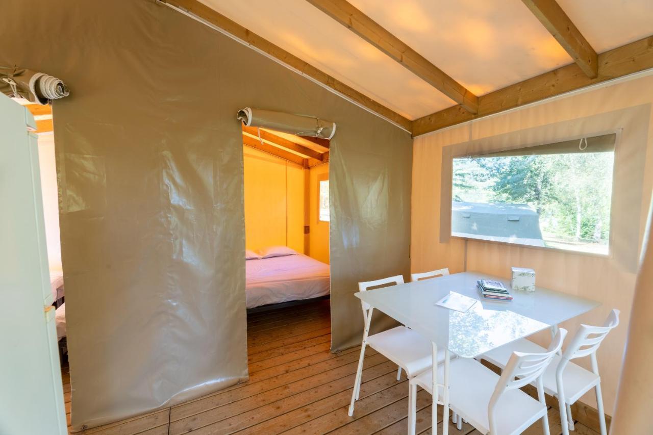 Camping Les Gorges Du Chambon Hotell Eymouthiers  Eksteriør bilde