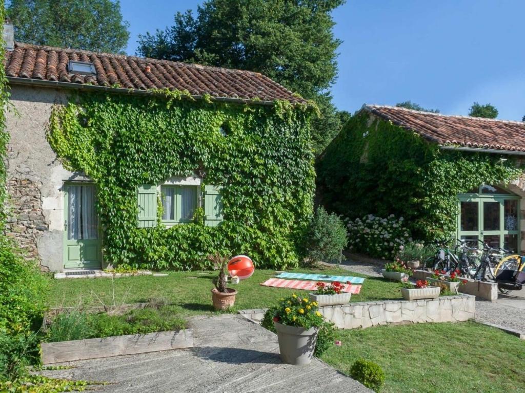 Camping Les Gorges Du Chambon Hotell Eymouthiers  Eksteriør bilde