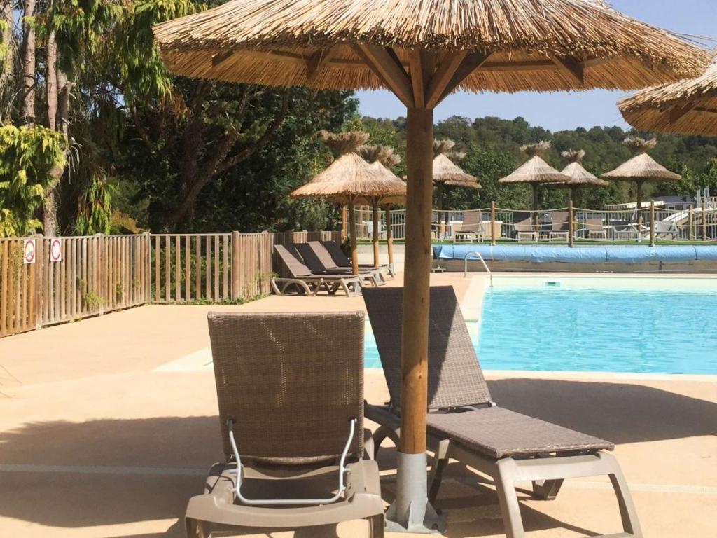 Camping Les Gorges Du Chambon Hotell Eymouthiers  Eksteriør bilde
