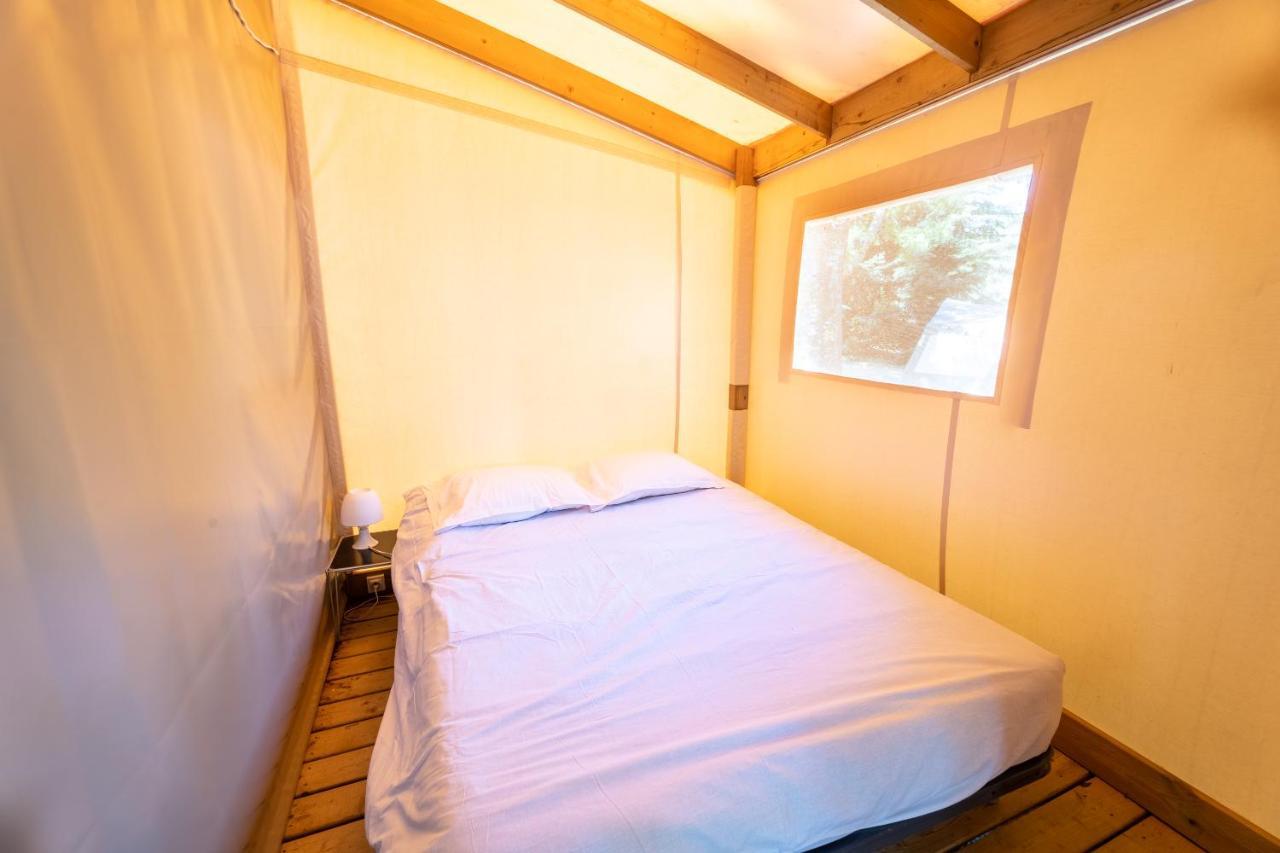 Camping Les Gorges Du Chambon Hotell Eymouthiers  Eksteriør bilde